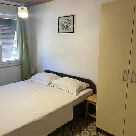 Three Bedroom Laura Split