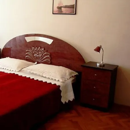 Three Bedroom Laura 아파트 *